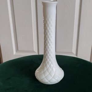 Vintage Elegant HOOSIER GLASS White Milk Vase #4092 quilted diamond